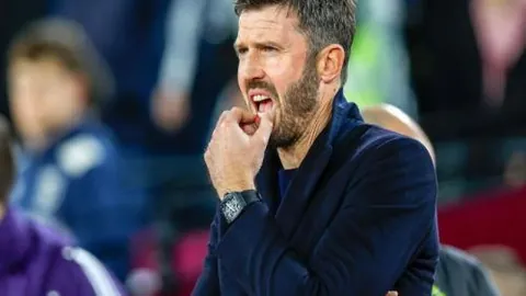 戴维森中场抢断成就阿齐兹得分，中超关键战再展亮点